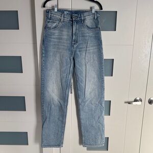 BN Celine slim straight leg light Blue wash women’s Jeans 28